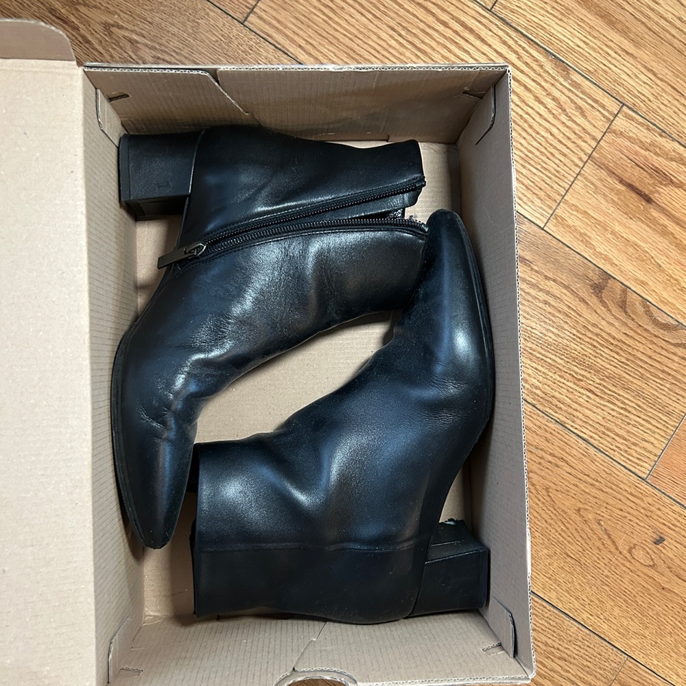 Aquatalia Perlina point toe heeled boot